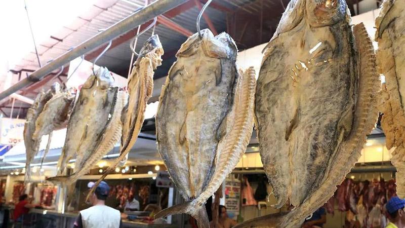 Notable incremento en el precio del pescado seco preocupa a comerciantes y consumidores en Honduras
