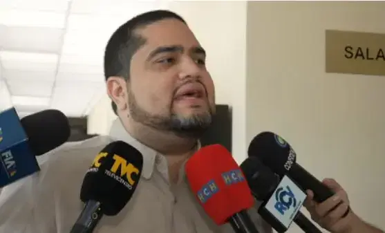 José Carlos Cardona sacude el debate: “Cuando la izquierda es tibia, la derecha regresa y ejerce el poder”