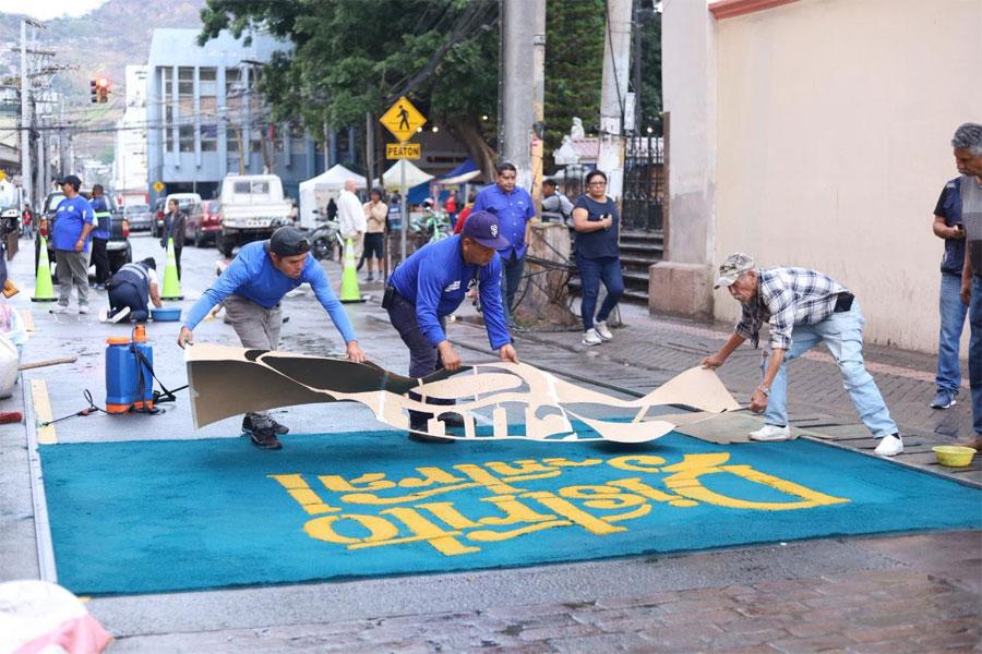 Así lograron más de 200 artesanos culminar las alfombras de aserrín en la capital