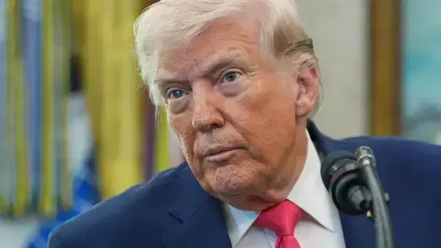 Trump propone aumentar 40 % gasto en defensa y recortar programas sociales en EE.UU.